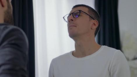 Alin Oprea o loveşte pe Lili după ce o surprinde în pat cu Robert!