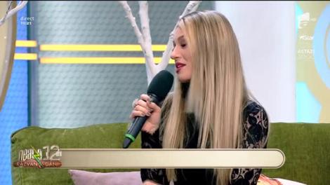 Evelyn cântă piesa Este ziua ta, la Neatza cu Răzvan și Dani