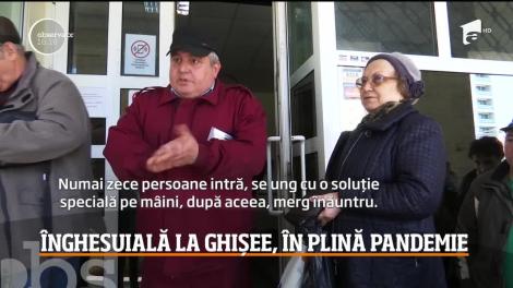 Înghesuială la ghișee, în plină pandemie de coronavirus
