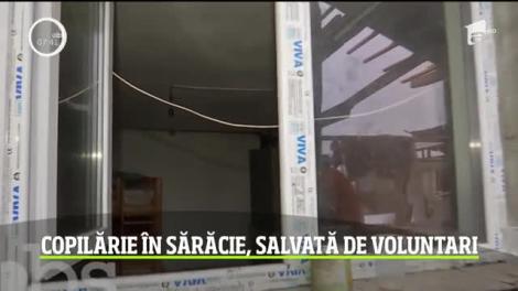 Şapte copii din Târgu Jiu au rămas fără casă. Voluntarii au nevoie de ajutor pentru a le salva copilăria micuților