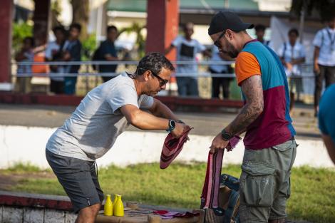 Vedetele din „Asia Express”, sezonul 3, ospătari de ocazie, pe „Drumul Comorilor”! „Eu chiar am fost chelner la viața mea, așa că mă pricep” – VIDEO