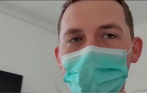 Tudor și tatăl lui au fost infectați cu coronavirus. Micuțul a venit de la Roma, unde făcea tratament pentru o boală cumplită: „Mi-a luat sânge de aici!”