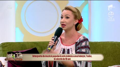 Mihaela Gurău cântă, la Neatza cu Răzvan și Dani, melodia "Asta-i hora din Moldova"
