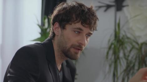 Victor și Lili petrec câteva clipe de neuitat în dormitor