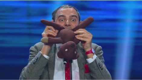 Sosia lui Mr. Bean, cântec amuzant la iUmor! La ce instrumente ciudate a cântat Arnaldo Mangini