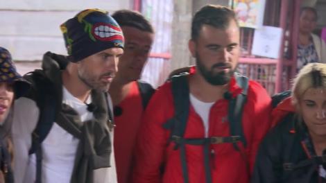 Au ajuns pe mâna „vânătorilor de capete”! Vedetele de la Asia Express au trăit momente unice: „Aveau oase la gât”