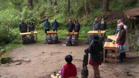 Concurenţii de la Asia Express s-au apucat de olărit! Au avut de modelat din lut chipul Zeului Orezului!