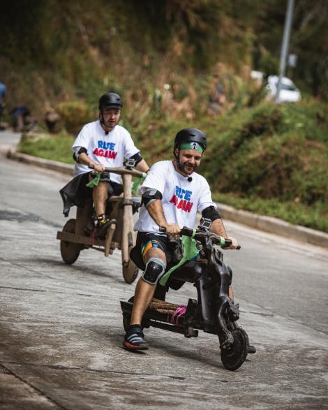 Cursa pentru ultima şansă! Echipele au coborât de pe munte cu bicicletele de lemn! Adda: "Simţeam că mi se rup cracii"