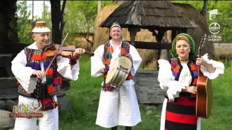 Camelia și Lupu Rednic cântă melodia Astăzi lângă voi s-adună, la Neatza cu Răzvan și Dani