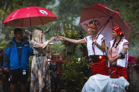 Ancora a fost roşie! Lia Bugnar şi Maria Buză părăsesc competiţia Asia Express! "Lucrurile se mai şi termină"