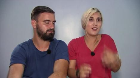 Răsturnare de situație la Asia Express. Concurenții, provocați să-i convingă pe oamenii care i-au luat la autostop să facă karaoke: ”Nu era destul de grea proba asta!”