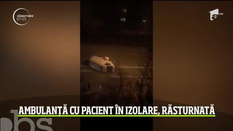 O ambulanţă care transporta o persoană aflată în izolare s-a răsturnat în Alexandria