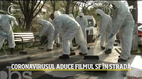 Imagini desprinse din filmele SF în Bucureşti. Sute de oameni costumaţi în combinezoane albe curăţa fiecare stradă şi bloc în parte