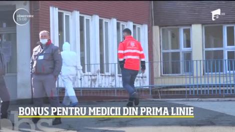 Preşedintele Klaus Iohannis a anunţat bonusuri de 500 de euro personalului medical care tratează pacienţi infectaţi cu coronavirus