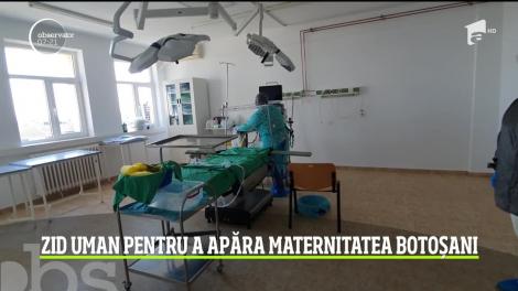 Angajaţii Maternităţii din Botoşani au făcut zid uman în jurul spitalului. Oamenii nu vor ca unitatea medicală să devină centru pentru tratarea Covid-19