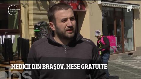 În Braşov, mai multe restaurante livrează câte o masă caldă oamenilor de la Serviciul Judeţean de Ambulanţă, dar şi paramedicilor şi asistentelor