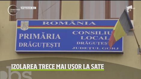 Pentru oamenii de la sate izolarea nu este chiar aşa greu de suportat. Au tot timpul treabă prin casă sau grădină