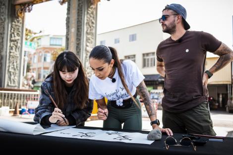 Arta caligrafiei chineze le-a dat mari bătăi de cap concurenţilor! Sorin Bontea: "Dacă se apucă Speak de scris pleacă pe 32"