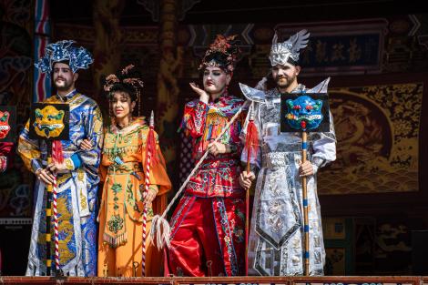 Trei cupluri au şansa de trăi o experienţă în lumea operei chineze! "Mi-a dat impresia că suntem la nebuni!"