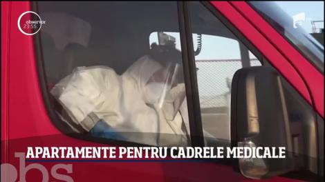 Românii sar în ajutorul medicilor și își deschid casele pentru eroii din prima linie. Nu pot trăi la nesfârşit în spitale!