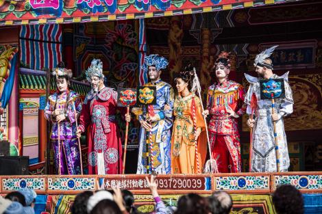 Iată care sunt cele trei cupluri care vor trăi o experienţă în lumea operei chineze!