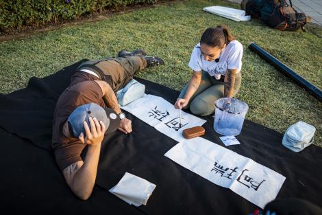 Traducerea unui poem taiwanez i-a pus în dificultate pe concurenţi! Speak: "De unde să ştiu că există chineză tradiţională şi chineză taiwaneză?!"