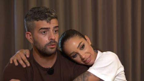 Ștefania a primit o declarație de dragoste de la Speak, în fața camerei! I-a sărit imediat în brațe! „Ce drăguuuț!” – VIDEO