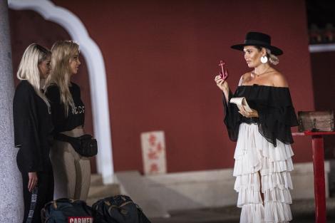 Ancora a fost roşie! Carmen Grebenişan şi Alina Ceuşan părăsesc „Asia Express”, sezonul 3! „A fost superb!” VIDEO