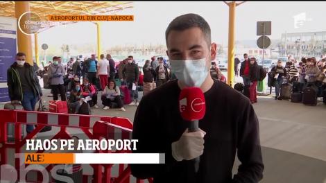 Mii de români s-au înghesuit în terminalul plecări de la aeroportul din Cluj