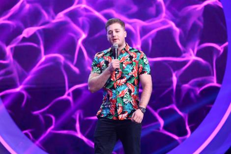 Antonio și-a transformat numele într-un stand up periculos de sincer: „Mă cheamă Tcaci. Și orice prenume ai pune lângă el...Pute!”