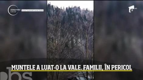 Muntele s-a mutat la poarta lor! Alunecare de teren la Azuga!