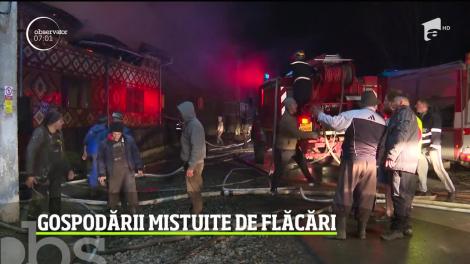 Gospodării mistuite de flăcări, în Bistriţa Năsăud. Patru familii au rămas fără case