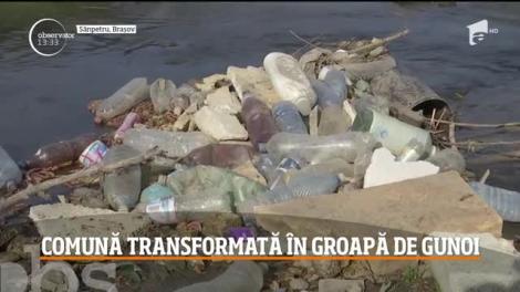 După topirea zăpezii, o comună din Braşov a fost transformată în groapă de gunoi