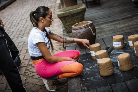 Perna ceramică, o adevărată capcană pentru concurenții Asia Express: Zici că e cuib de vrăbiuțe!