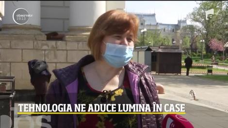 Tehnologia ne aduce Lumina în case. Preoţii trec în online