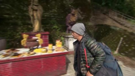 Bani falși și ghicitori la Asia Express. Cu cât scoți mai mult din ea, cu atât devine mai mare. Ce este?