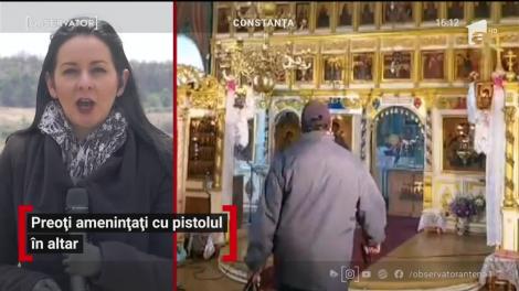 Preoți amenințați cu pistolul în altar