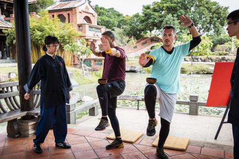 „N-ai zis că ești Jackie Chan și ai șapte ani de ninja?!”. Răzvan Fodor a cedat! Finaliștii Asia Express se întrec la arte marțiale