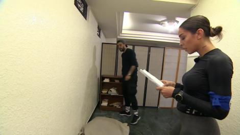 Vedetele au fost nevoite să aranjeze mai multe obiecte de mobilier în stil Feng Shui