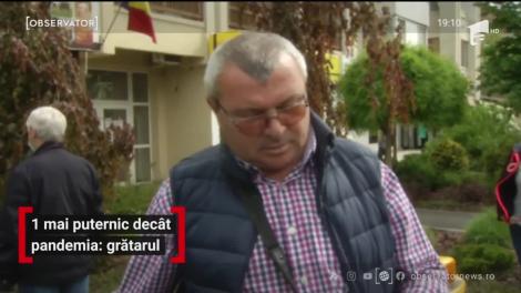 Aglomeraţie în pieţe și magazine cu o zi înainte de 1 Mai. Românii au aşteptat la cozi zeci de minute pentru carnea pe care o vor pune pe grătare