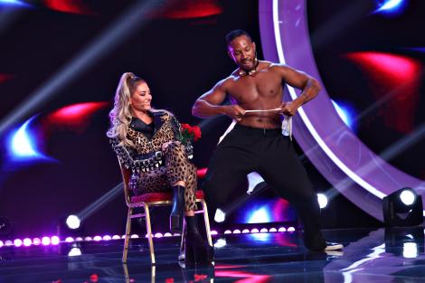 Streaptese, flaut și Frank Sinatra la iUmor! Brandon Coprich, americanul care a venit special pentru Delia, are un număr senzațional