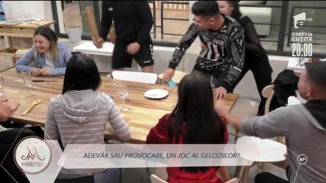 Concurenții joacă adevar sau provocare. Cu cine s-a sărutat Narcisa
