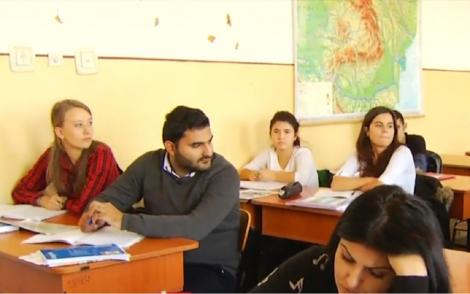 Elevii ar putea fi separaţi la examene prin panouri de plexiglas