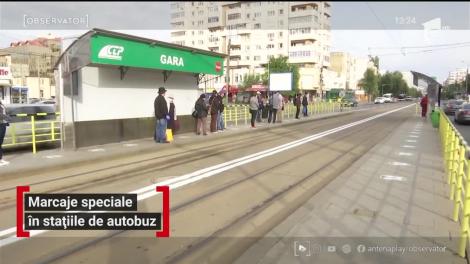 Cum arată marcajele speciale din stațiile de autobuz și tramvai. Oamenii nu cred în respectarea lor: "Tot o să se înghestuie lumea"