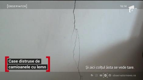 Case distruse de camioane cu lemn