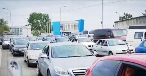 Pe la Vama Nădlac se stă, nu se trece. Mulți români așteaptă să intre în țară