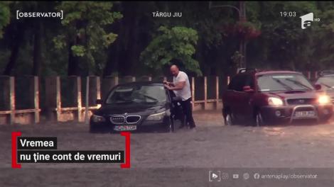 Vreme extremă! Jumătatea sudică a României a fost răvăşită de grindină, vijelii şi ploi torenţiale