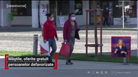 Guvernul oferă măști gratuite persoanelor defavorizate, iar asistenții sociali vor primi stimulent de rist