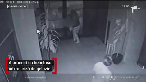 O italiancă și-a aruncat bebelușul într-o criză de gelozie