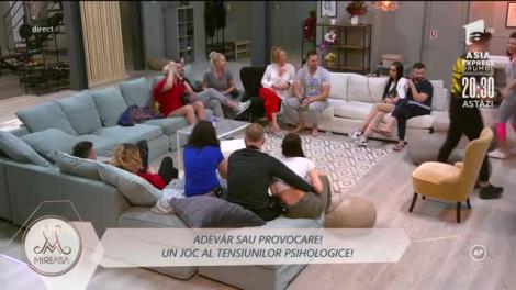 Concurenții joacă Adevăr și provocare. Lică a dansat provocator